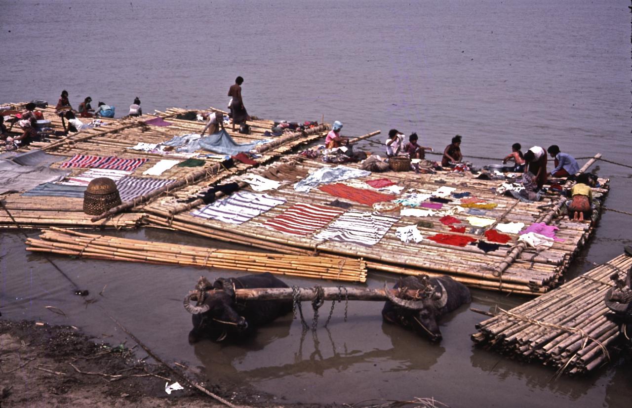 les rives de l'IRRAWADY à MANDALAY en 1981