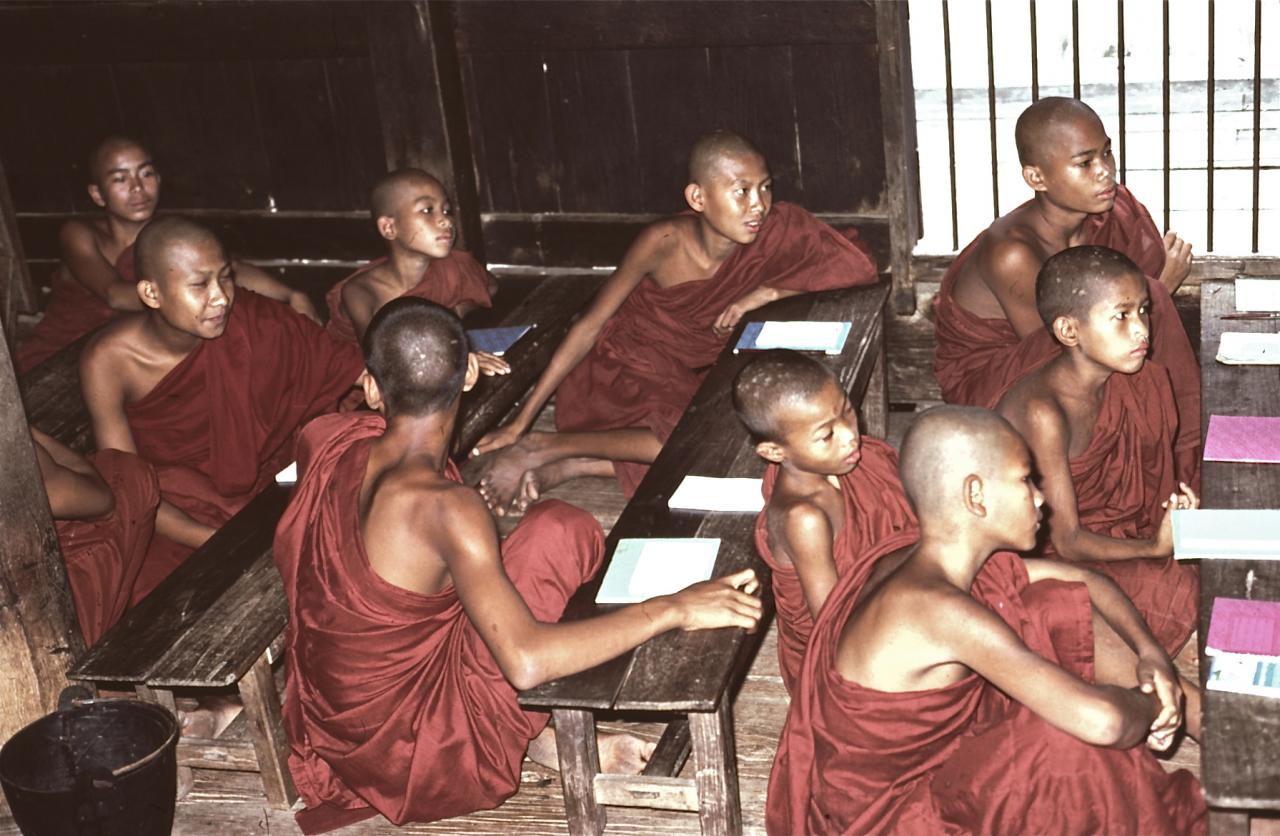 INWA (AVA) : le monastère Bagaya Kyaung