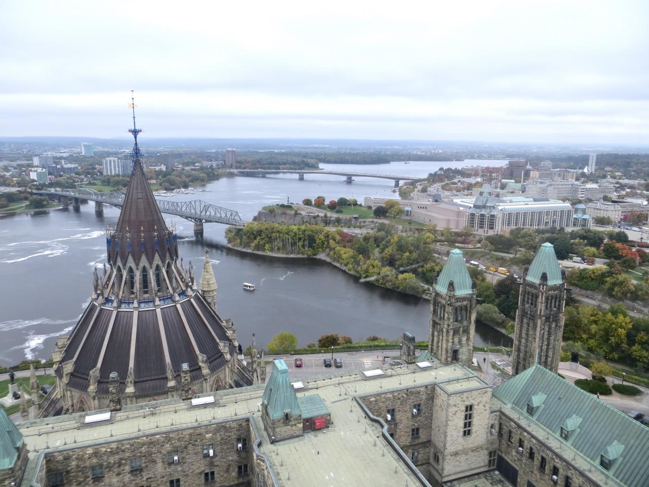 CANADA : OTTAWA : vue depuis la tour du Parlement