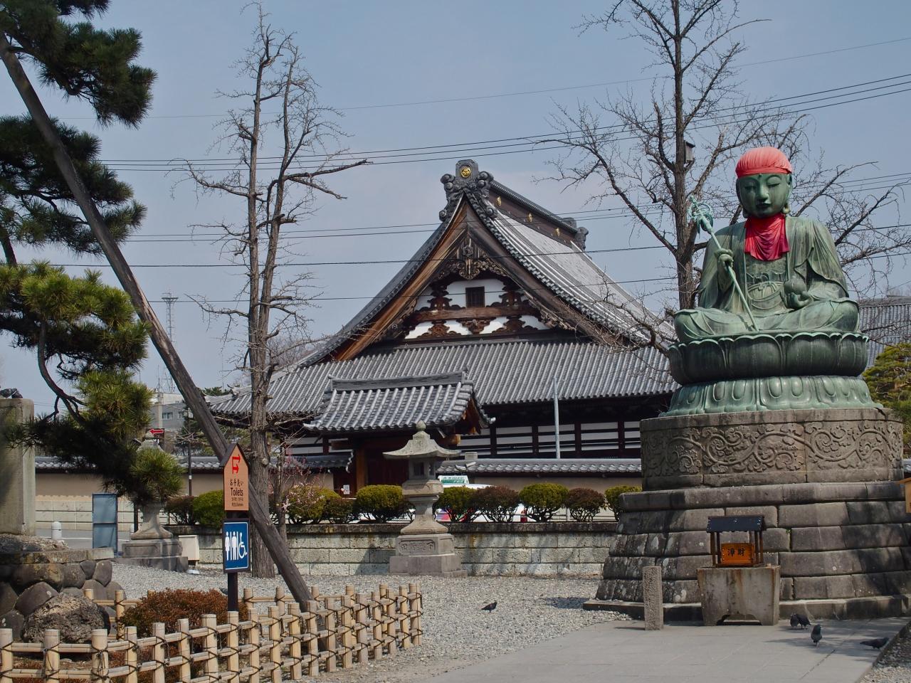 NAGANO : dans l'enceinte du temple Zenko-ji