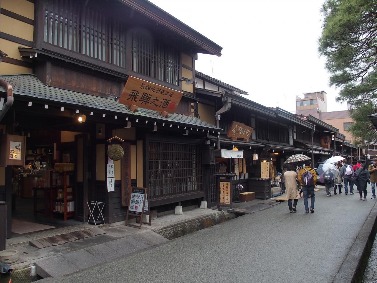 TAKAYAMA : rue commerçante dans la vieille ville